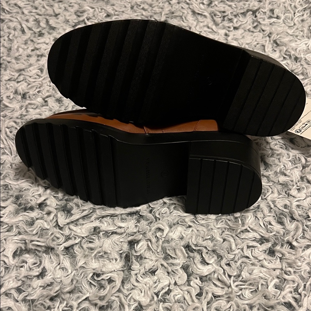 Amazon Moc Toe Boot - Picture 5 of 5